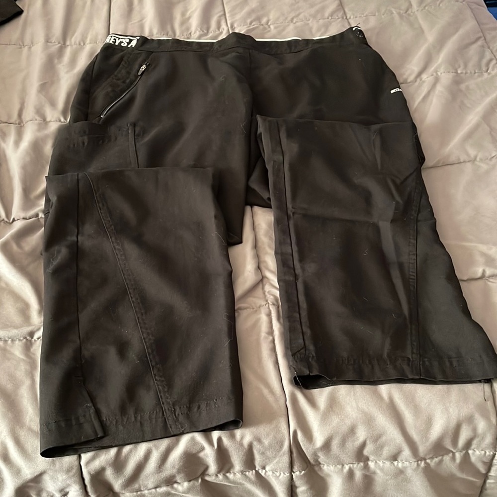 Grey’s Anatomy 5 pocket scrub pants. Size large.